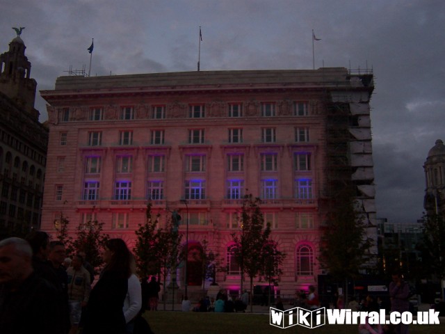 Attached picture liverpool 1 and the waterfront liver building 054.jpg